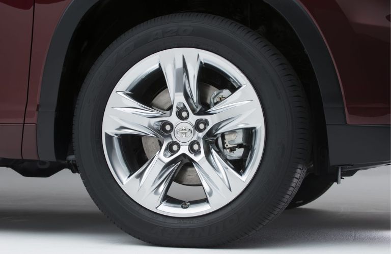 Wheel of the 2014 Toyota Highlander