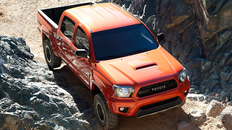 Top angle shot of the 2015 Toyota Tacoma off-road