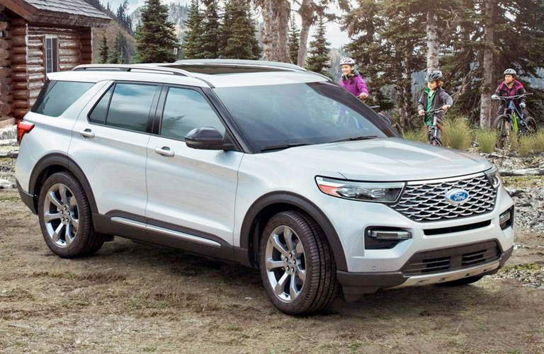 Front three-quarter view of the 2020 Ford Explorer