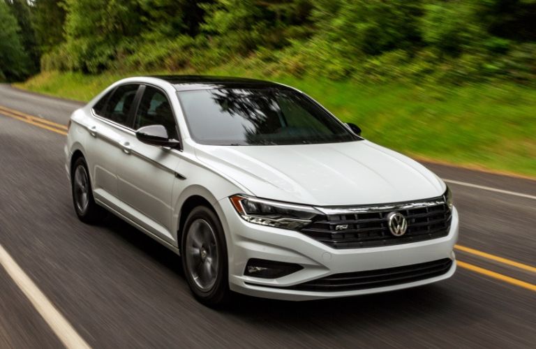 2020 Volkswagen Jetta side and front view