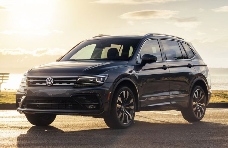 2020 Volkswagen Tiguan front and side view